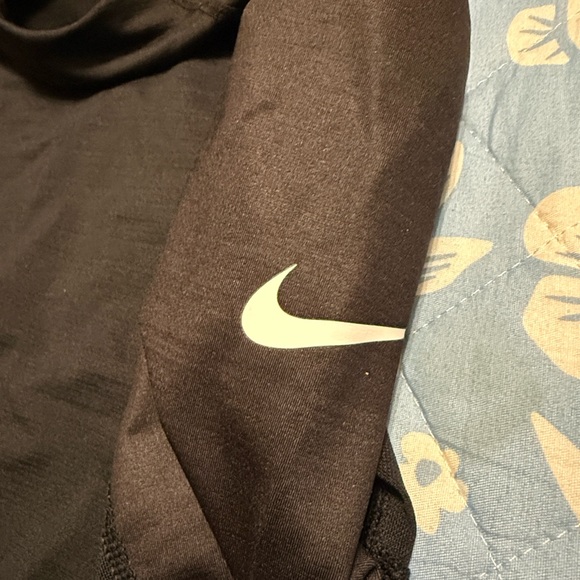 Nike Pro Hyperwarm Black Top plus semi crop workout shirt - Picture 5 of 7